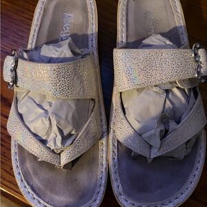 Alegria Iridescent Cream Glitter Womens Slide Sandals
